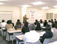 株式会社たねや本社愛知川工場「企業内家庭教育学習講座」のようす