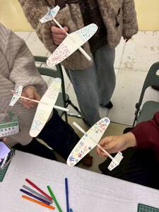 実際に制作する紙飛行機.jpg